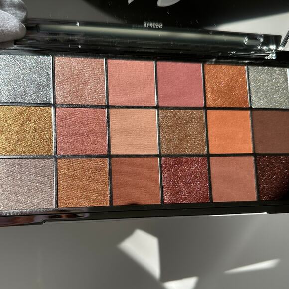 Byredo Remembrance Eyeshadow Palette Limited Edition 18 Shades Brand New Rare - Picture 5 of 16